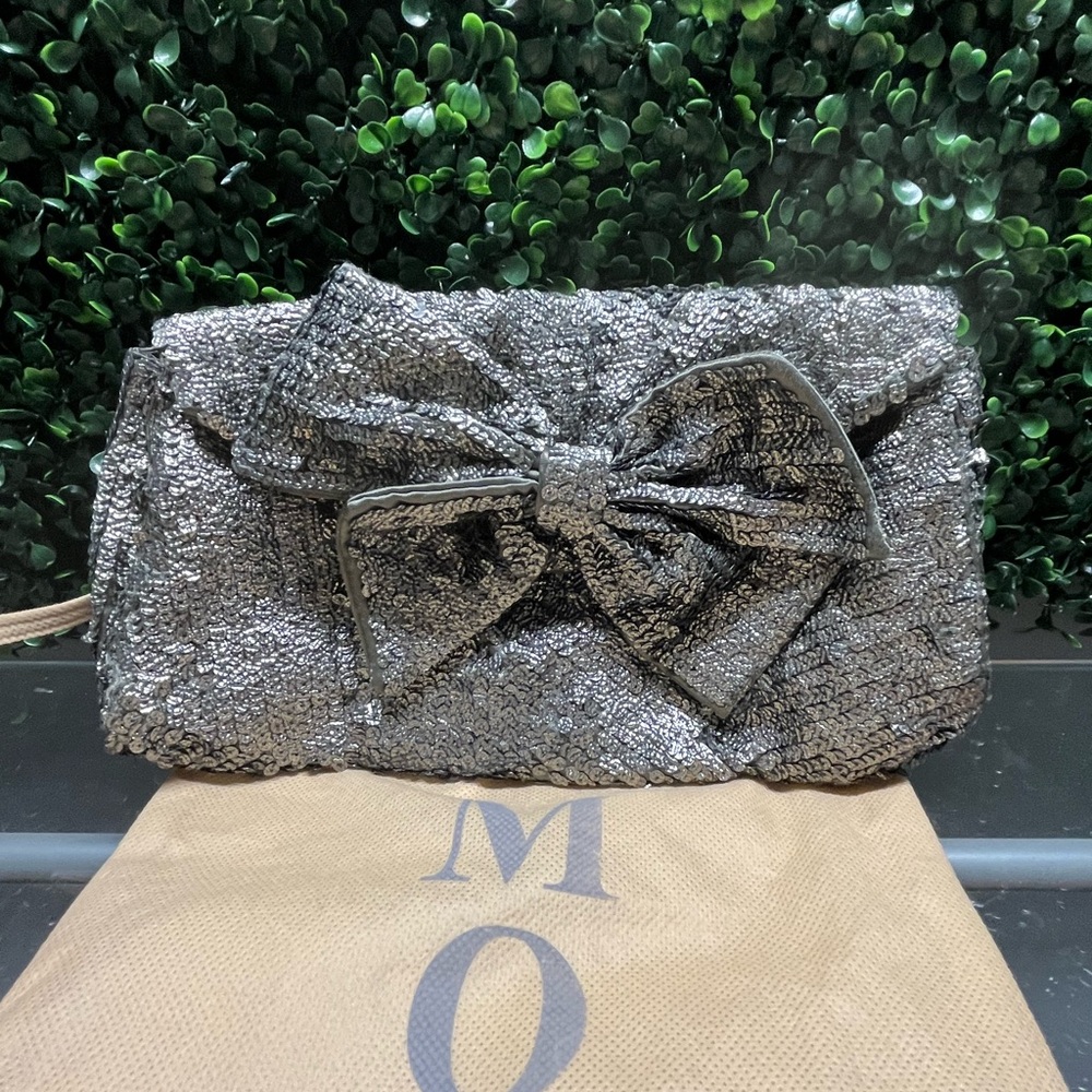 Moyna Metallic Silver Clutch with Bow